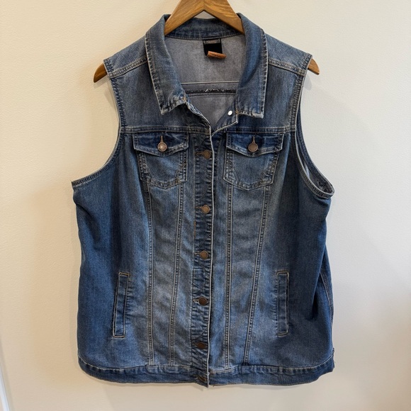 Love & Legend Jackets & Blazers - Love & Legend Sleeveless Jacket Vest